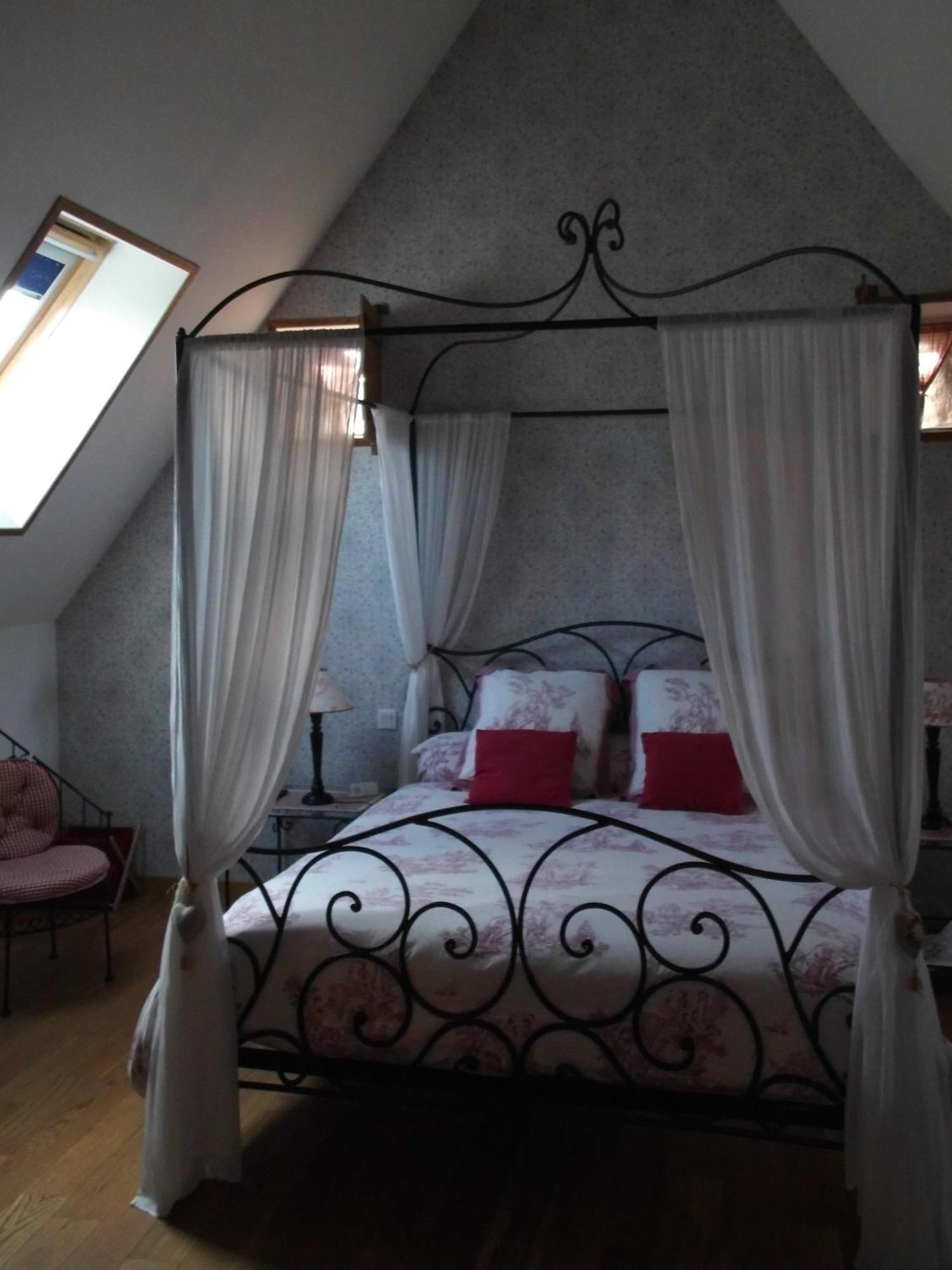 Le Clos Des Tilleuls D Day Home, Chambres D'Hotes, Suite Avec Sauna Privatif, Suite Avec Balneotherapie Privative, En Supplement Option Spa Bain A Remous La Vendelée Kamer foto